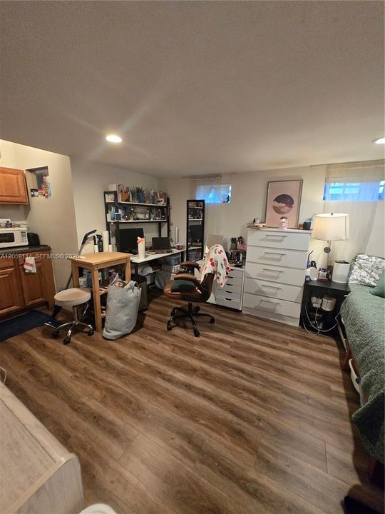 For Sale: $945,000 (5 beds, 3 baths, 2208 Square Feet)