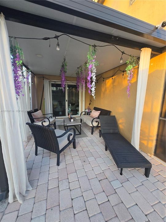 For Sale: $945,000 (5 beds, 3 baths, 2208 Square Feet)