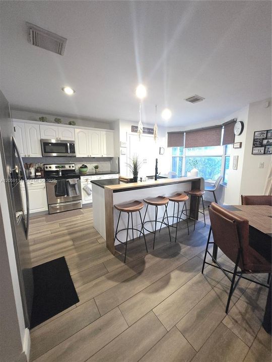 For Sale: $945,000 (5 beds, 3 baths, 2208 Square Feet)