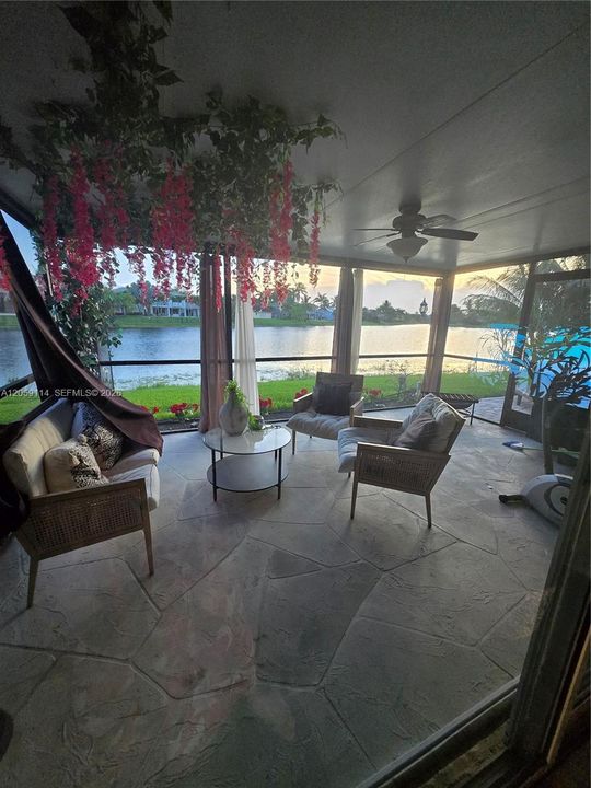 For Sale: $945,000 (5 beds, 3 baths, 2208 Square Feet)