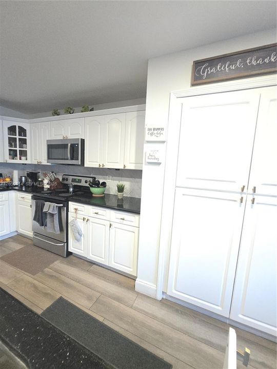 For Sale: $945,000 (5 beds, 3 baths, 2208 Square Feet)