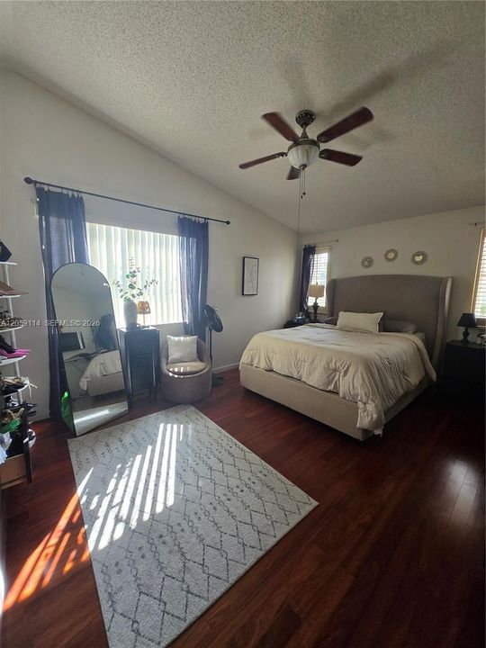 For Sale: $945,000 (5 beds, 3 baths, 2208 Square Feet)