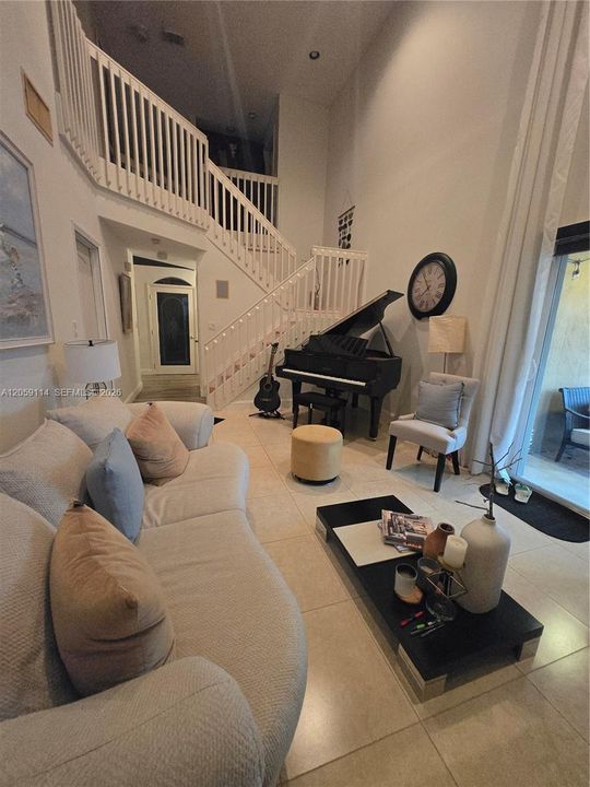 For Sale: $945,000 (5 beds, 3 baths, 2208 Square Feet)