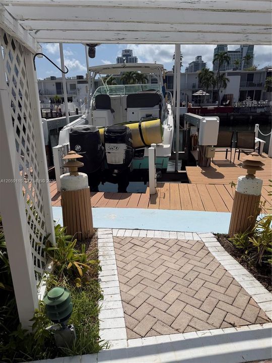 For Rent: $4,900 (3 beds, 2 baths, 1793 Square Feet)