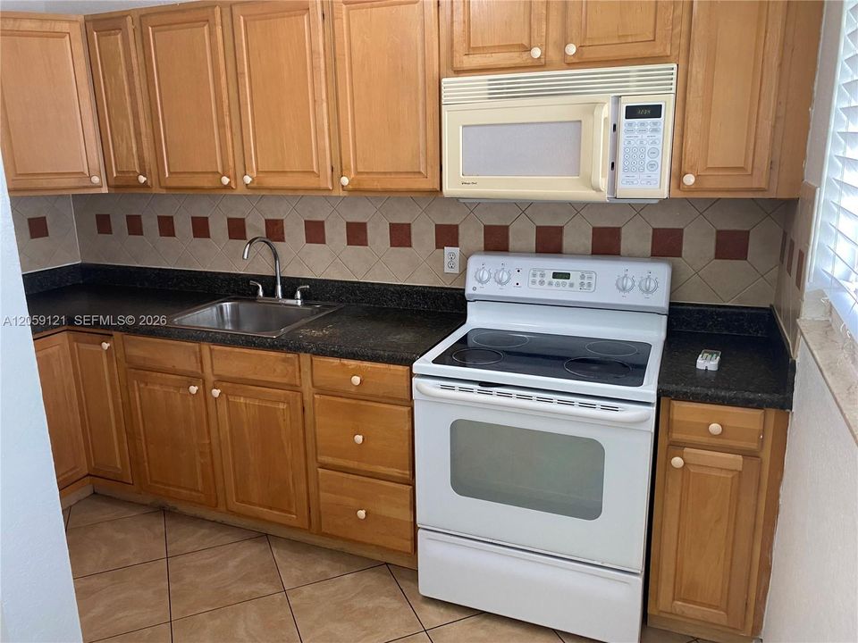 For Rent: $1,550 (1 beds, 1 baths, 1247 Square Feet)