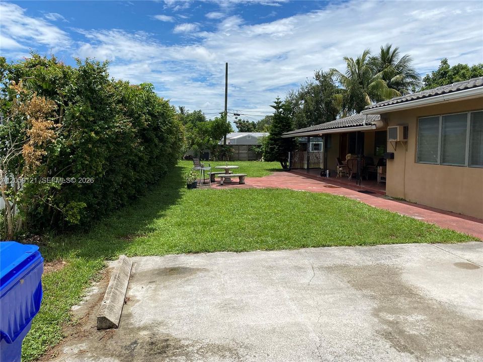 For Rent: $1,550 (1 beds, 1 baths, 1247 Square Feet)
