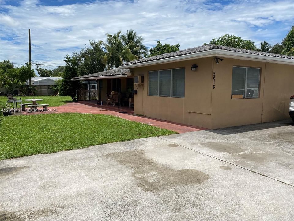 For Rent: $1,550 (1 beds, 1 baths, 1247 Square Feet)