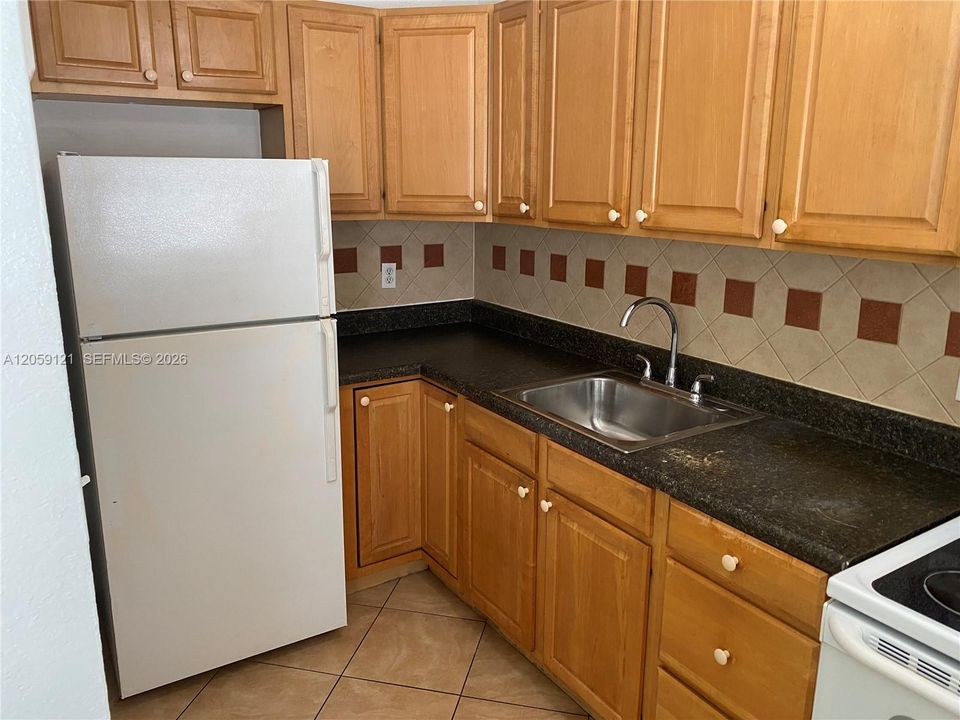 For Rent: $1,550 (1 beds, 1 baths, 1247 Square Feet)
