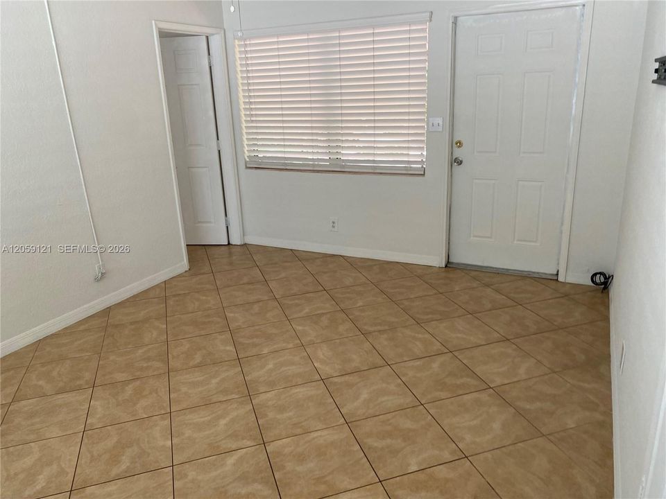For Rent: $1,550 (1 beds, 1 baths, 1247 Square Feet)