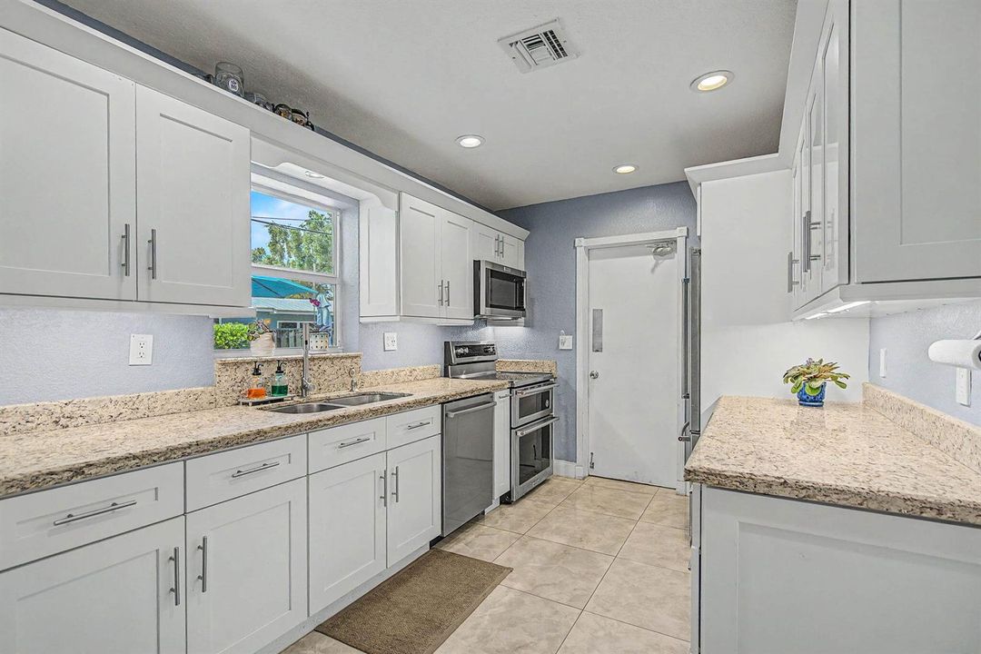 17-web-or-mls-2740-sw-16th-st