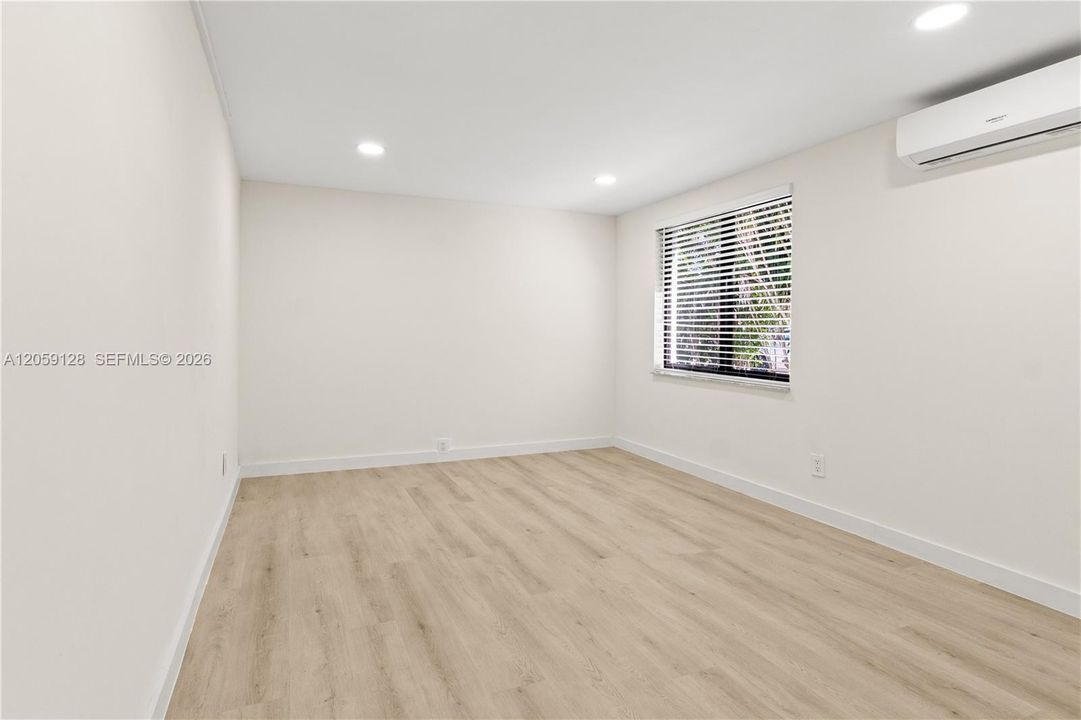 В аренду: $3,100 (3 спален, 1 ванн, 1078 Квадратных фут)