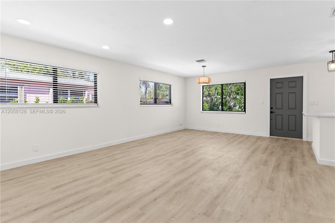В аренду: $3,100 (3 спален, 1 ванн, 1078 Квадратных фут)