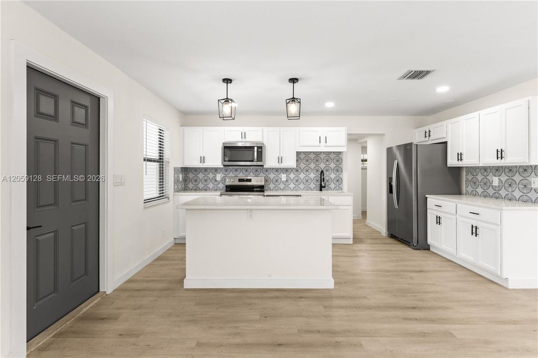 В аренду: $3,100 (3 спален, 1 ванн, 1078 Квадратных фут)