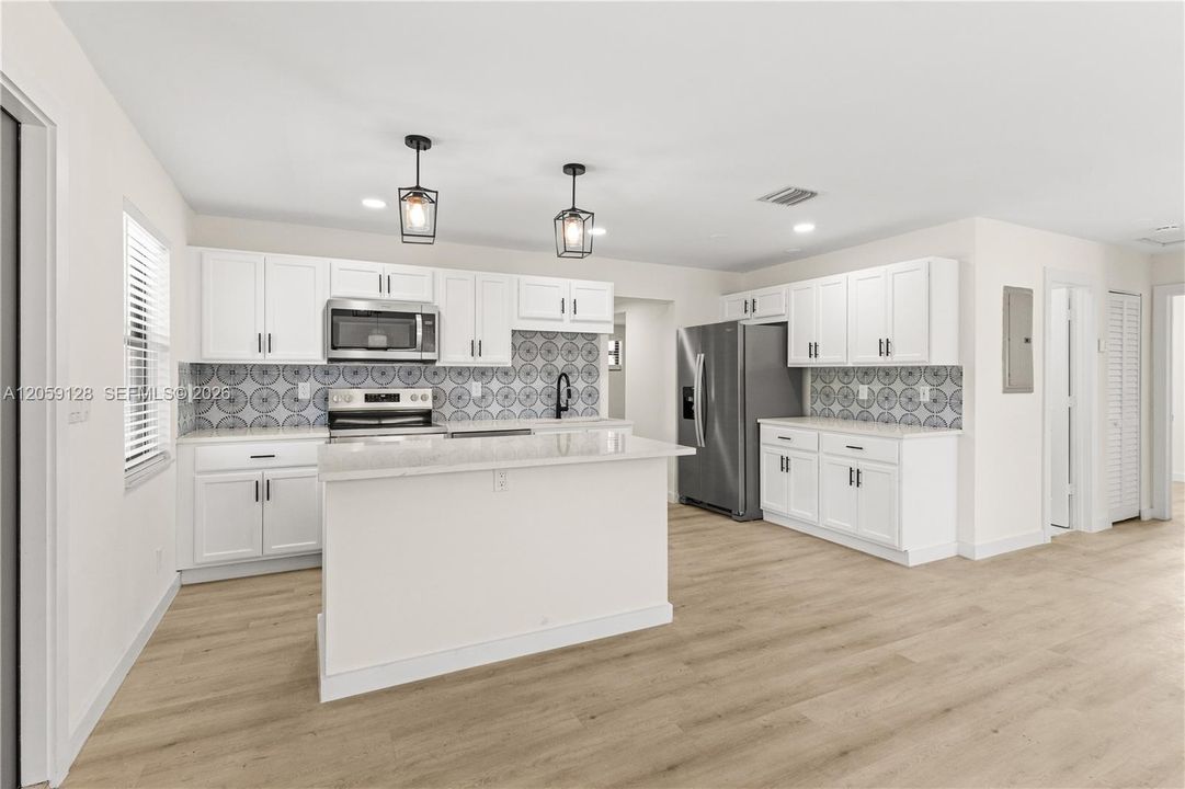В аренду: $3,100 (3 спален, 1 ванн, 1078 Квадратных фут)