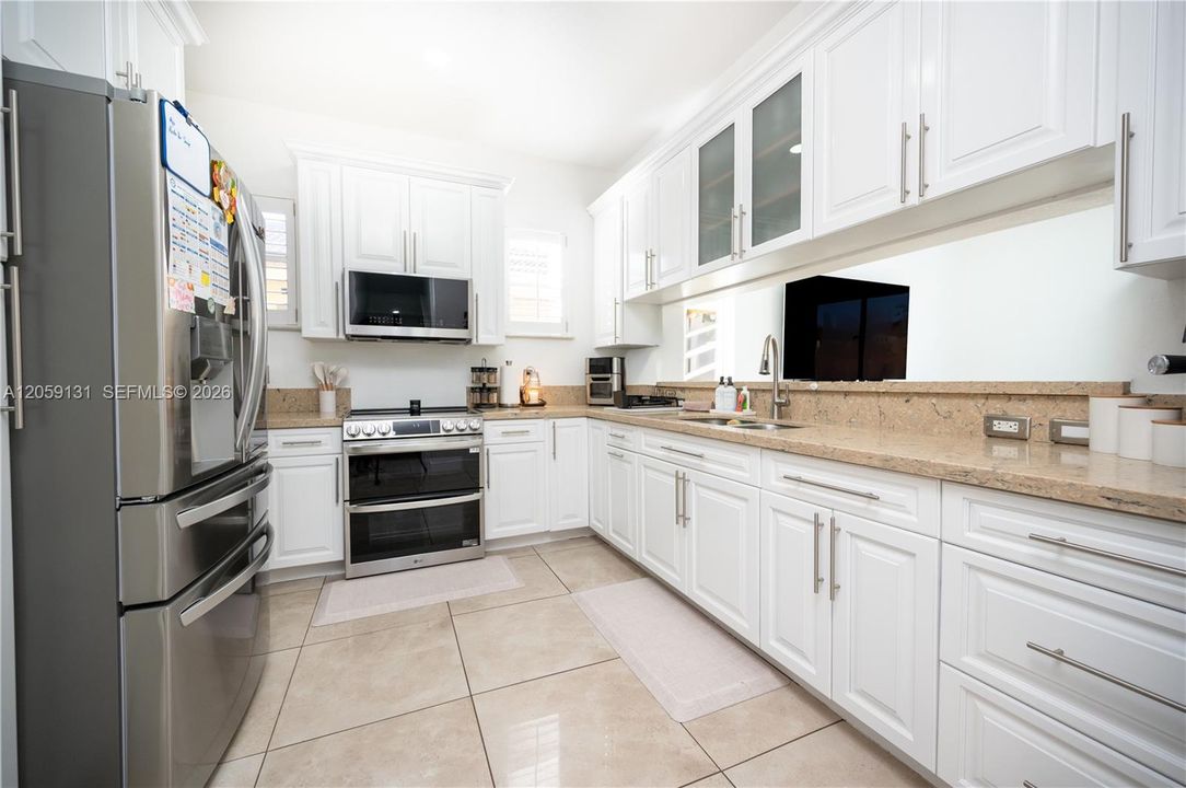 En Venta: $610,000 (4 camas, 3 baños, 2243 Pies cuadrados)