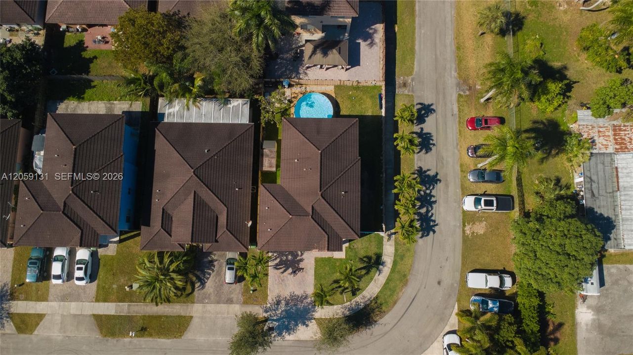 En Venta: $610,000 (4 camas, 3 baños, 2243 Pies cuadrados)