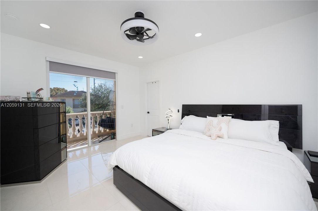 En Venta: $610,000 (4 camas, 3 baños, 2243 Pies cuadrados)