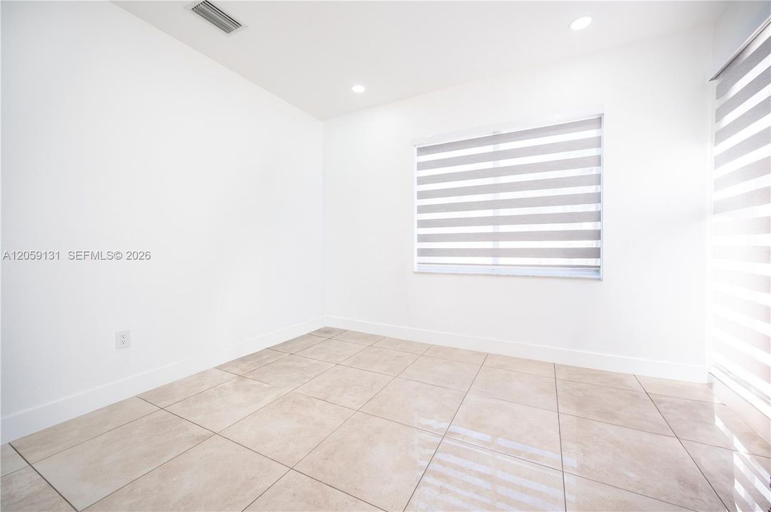 En Venta: $610,000 (4 camas, 3 baños, 2243 Pies cuadrados)