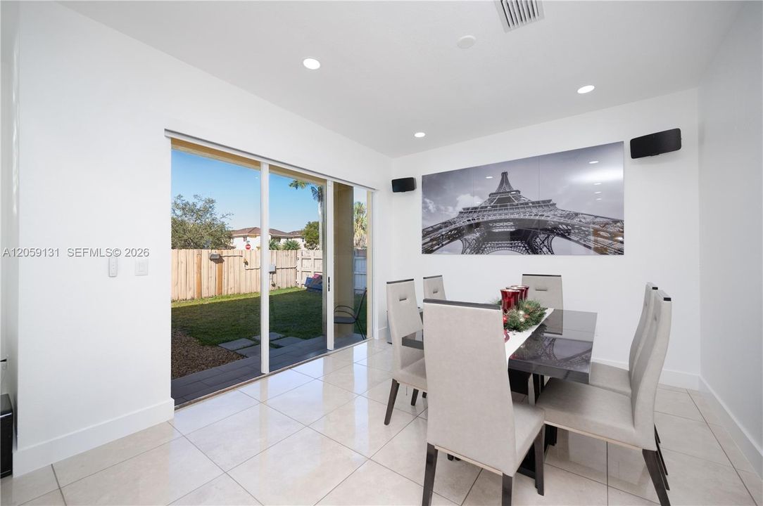 En Venta: $610,000 (4 camas, 3 baños, 2243 Pies cuadrados)
