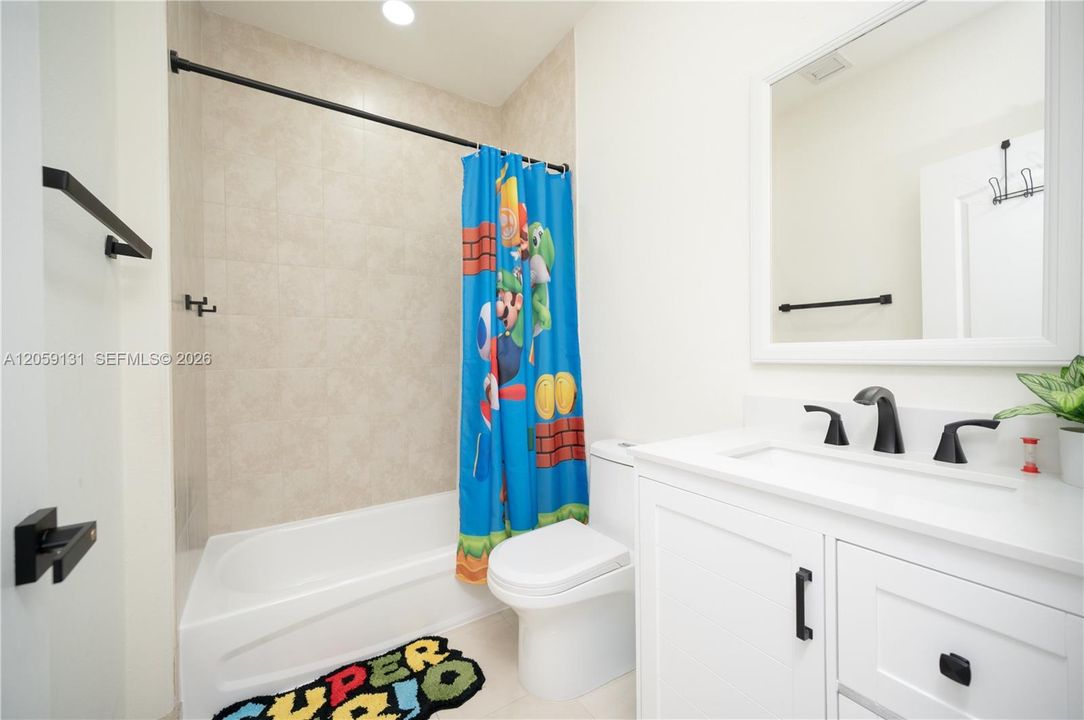 En Venta: $610,000 (4 camas, 3 baños, 2243 Pies cuadrados)