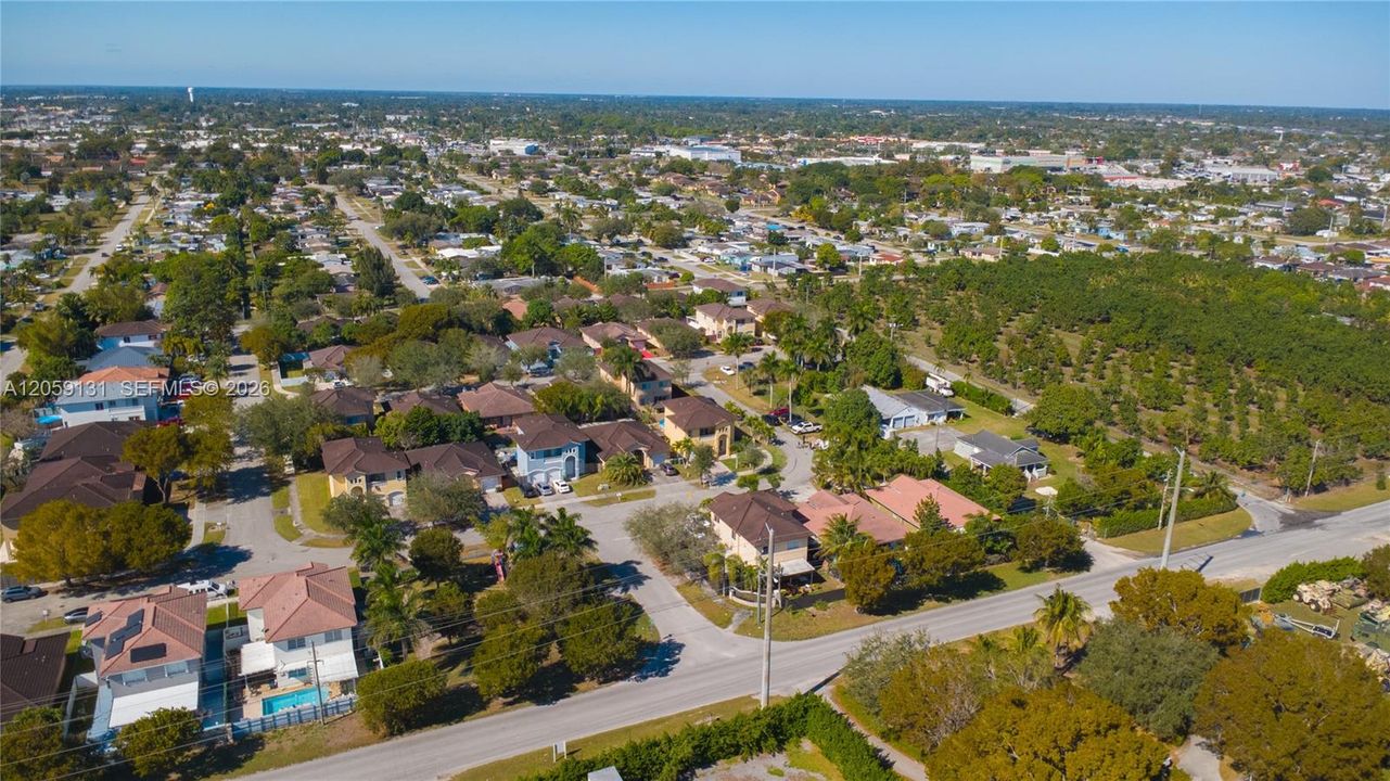 En Venta: $610,000 (4 camas, 3 baños, 2243 Pies cuadrados)