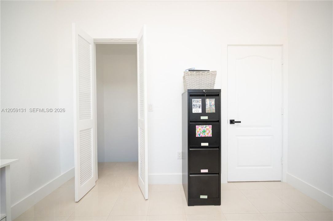 En Venta: $610,000 (4 camas, 3 baños, 2243 Pies cuadrados)