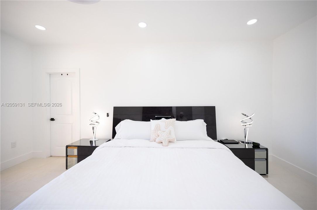 En Venta: $610,000 (4 camas, 3 baños, 2243 Pies cuadrados)