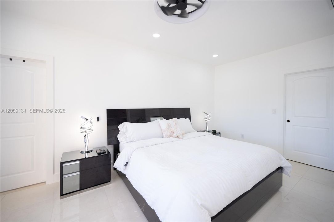 En Venta: $610,000 (4 camas, 3 baños, 2243 Pies cuadrados)