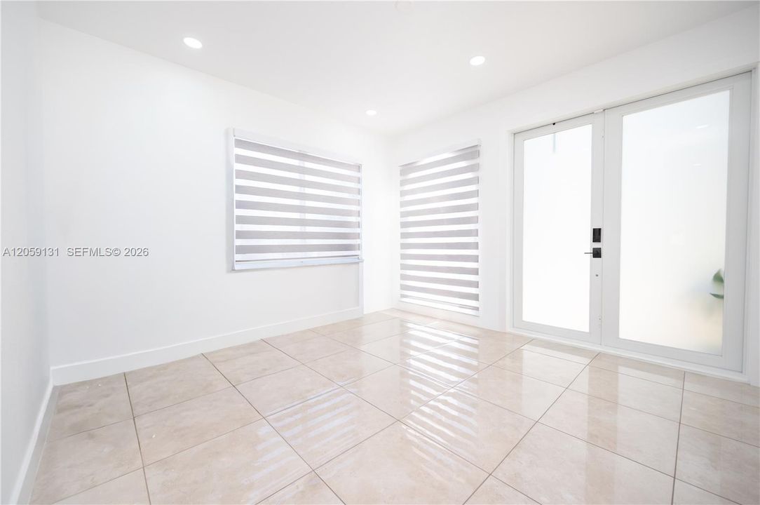 En Venta: $610,000 (4 camas, 3 baños, 2243 Pies cuadrados)