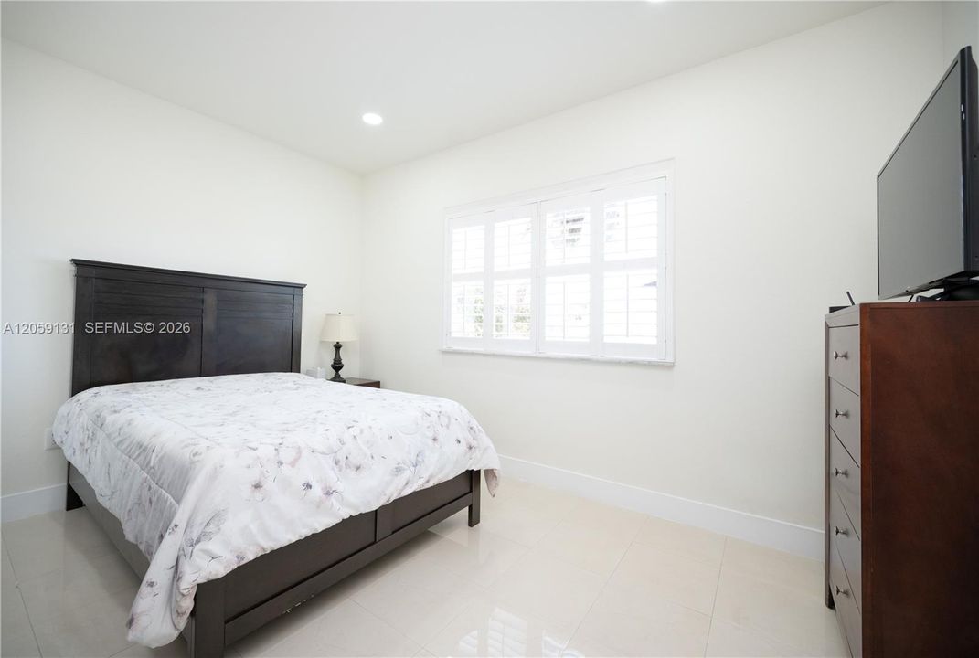 En Venta: $610,000 (4 camas, 3 baños, 2243 Pies cuadrados)