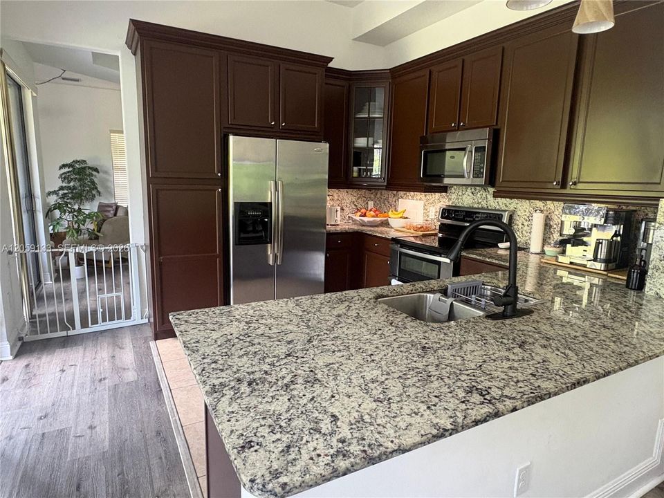 В аренду: $4,500 (3 спален, 2 ванн, 1654 Квадратных фут)