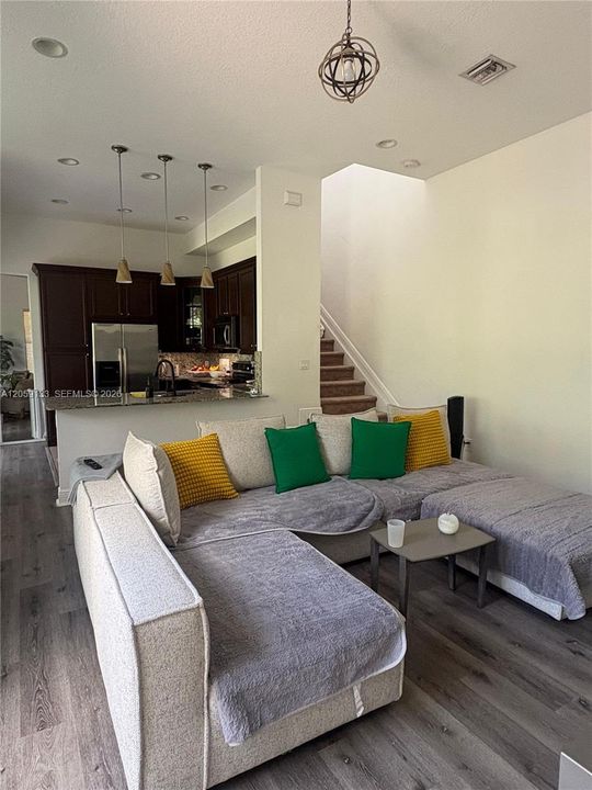 В аренду: $4,500 (3 спален, 2 ванн, 1654 Квадратных фут)