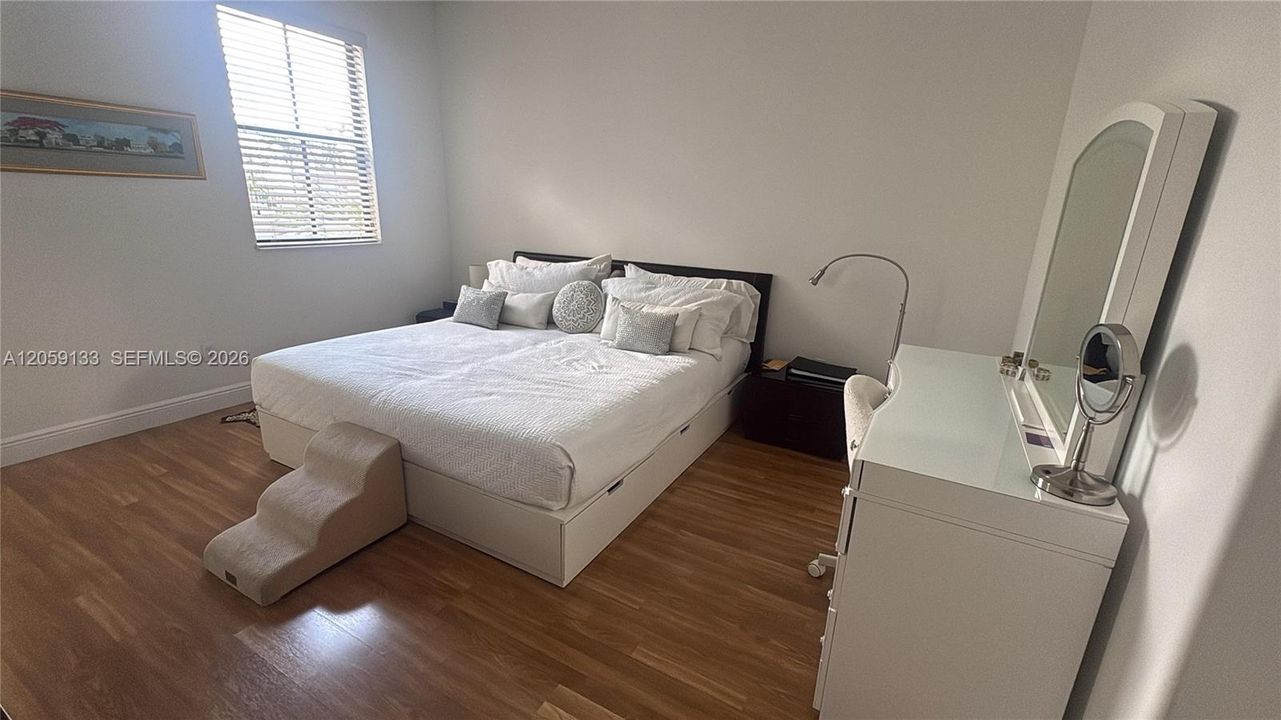 В аренду: $4,500 (3 спален, 2 ванн, 1654 Квадратных фут)