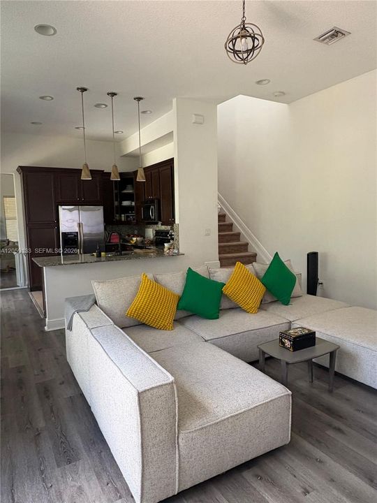В аренду: $4,500 (3 спален, 2 ванн, 1654 Квадратных фут)
