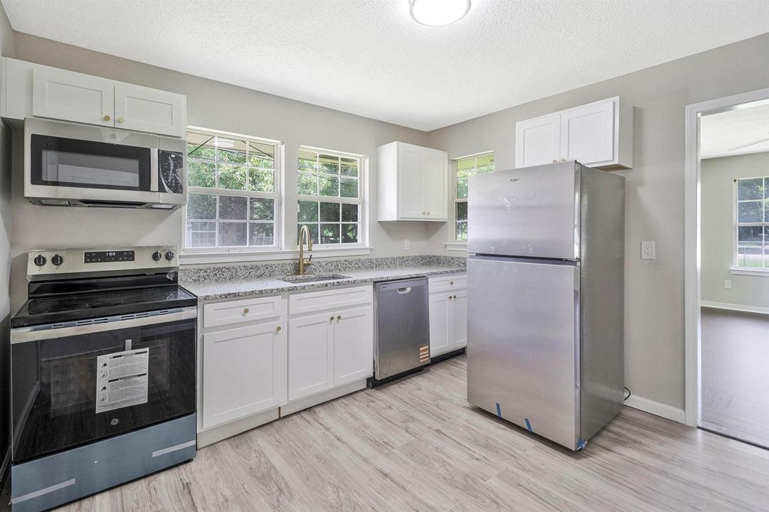 12-web-or-mls-3031-w-jackson-st