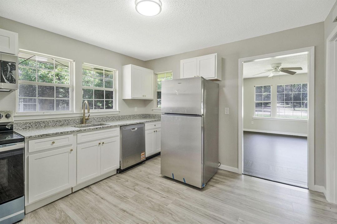 13-web-or-mls-3031-w-jackson-st