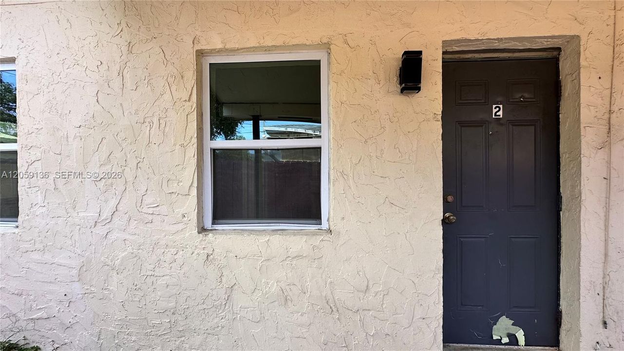 For Rent: $1,900 (2 beds, 1 baths, 2061 Square Feet)