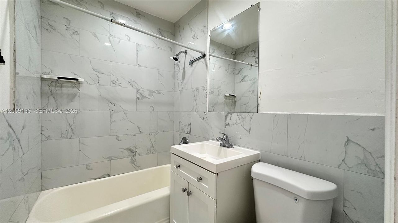 For Rent: $1,900 (2 beds, 1 baths, 2061 Square Feet)