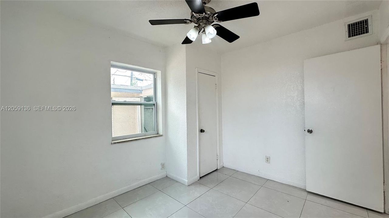 For Rent: $1,900 (2 beds, 1 baths, 2061 Square Feet)