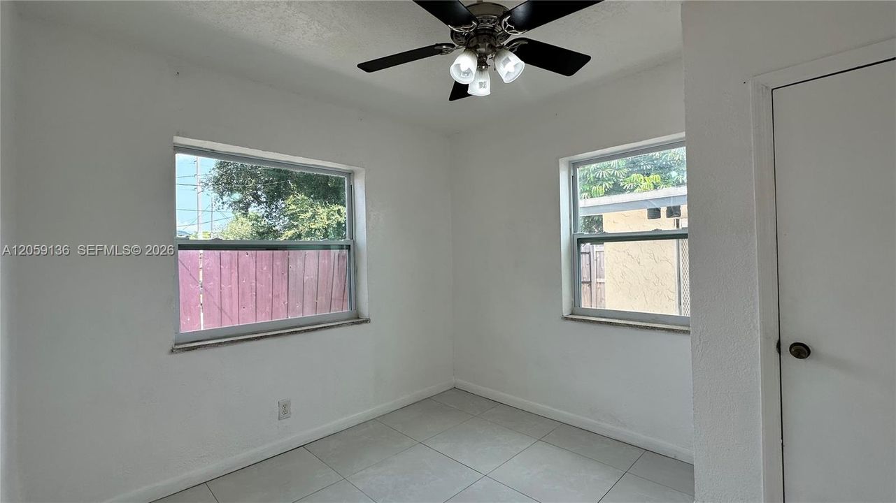 For Rent: $1,900 (2 beds, 1 baths, 2061 Square Feet)