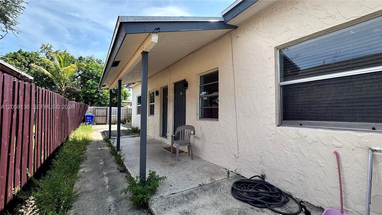 For Rent: $1,900 (2 beds, 1 baths, 2061 Square Feet)