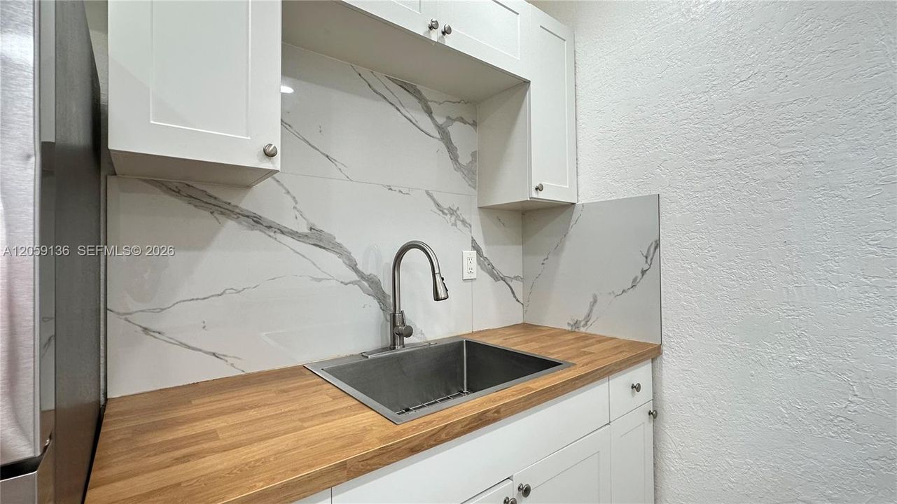For Rent: $1,900 (2 beds, 1 baths, 2061 Square Feet)