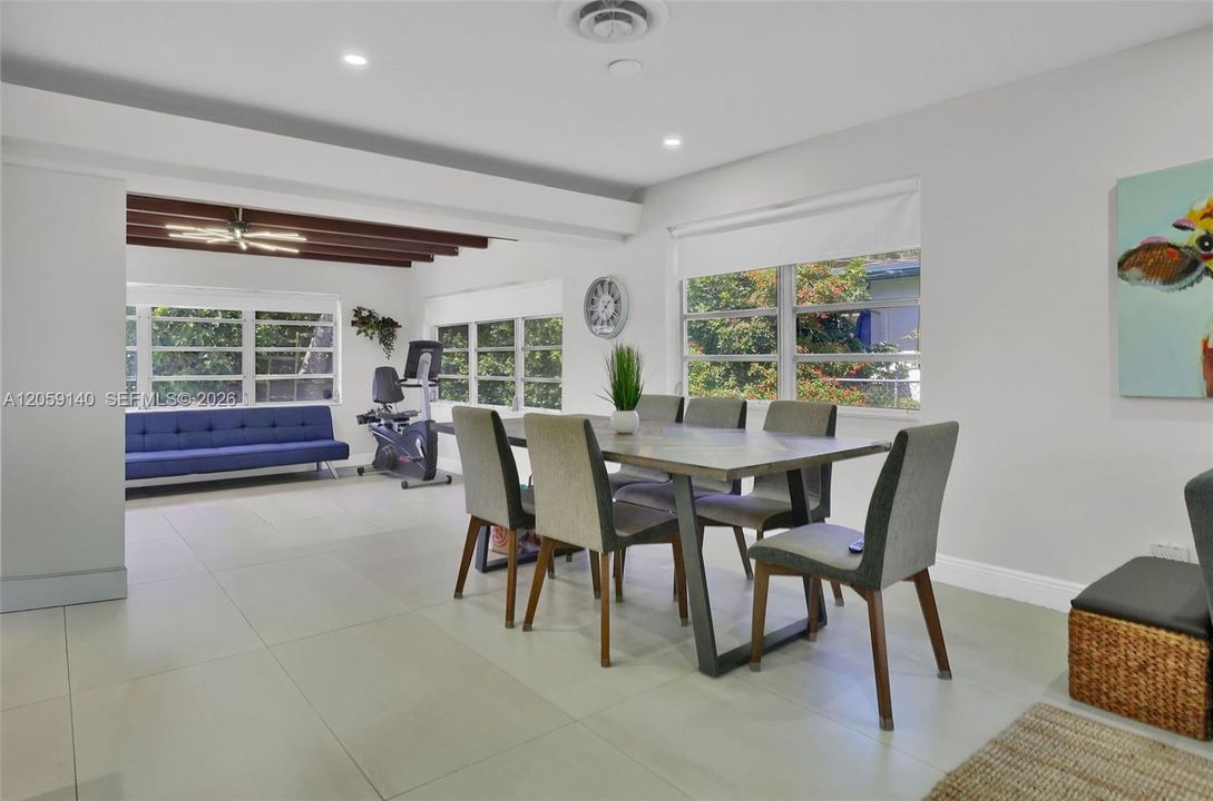 На продажу: $719,999 (3 спален, 2 ванн, 1458 Квадратных фут)