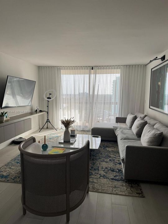 出租: $6,499 (2 贝兹, 2 浴室, 1460 平方英尺)