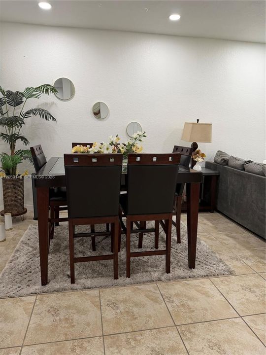 В аренду: $3,550 (3 спален, 2 ванн, 1605 Квадратных фут)