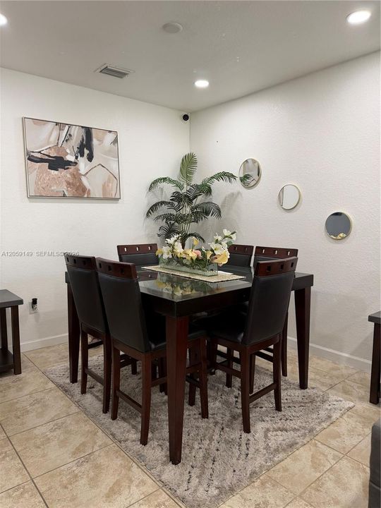 В аренду: $3,550 (3 спален, 2 ванн, 1605 Квадратных фут)