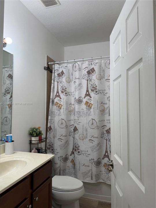 В аренду: $3,550 (3 спален, 2 ванн, 1605 Квадратных фут)