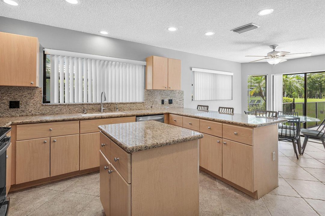 015-10891BocaWoodsLane-BocaRaton-FL-3342