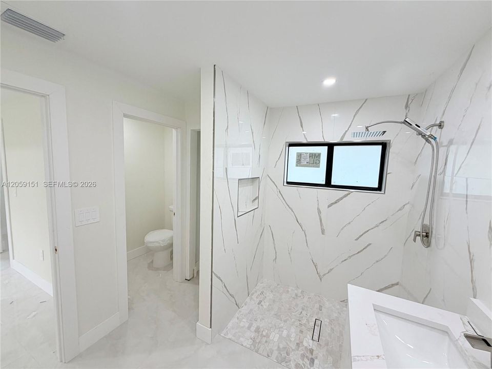 На продажу: $349,900 (4 спален, 2 ванн, 1650 Квадратных фут)