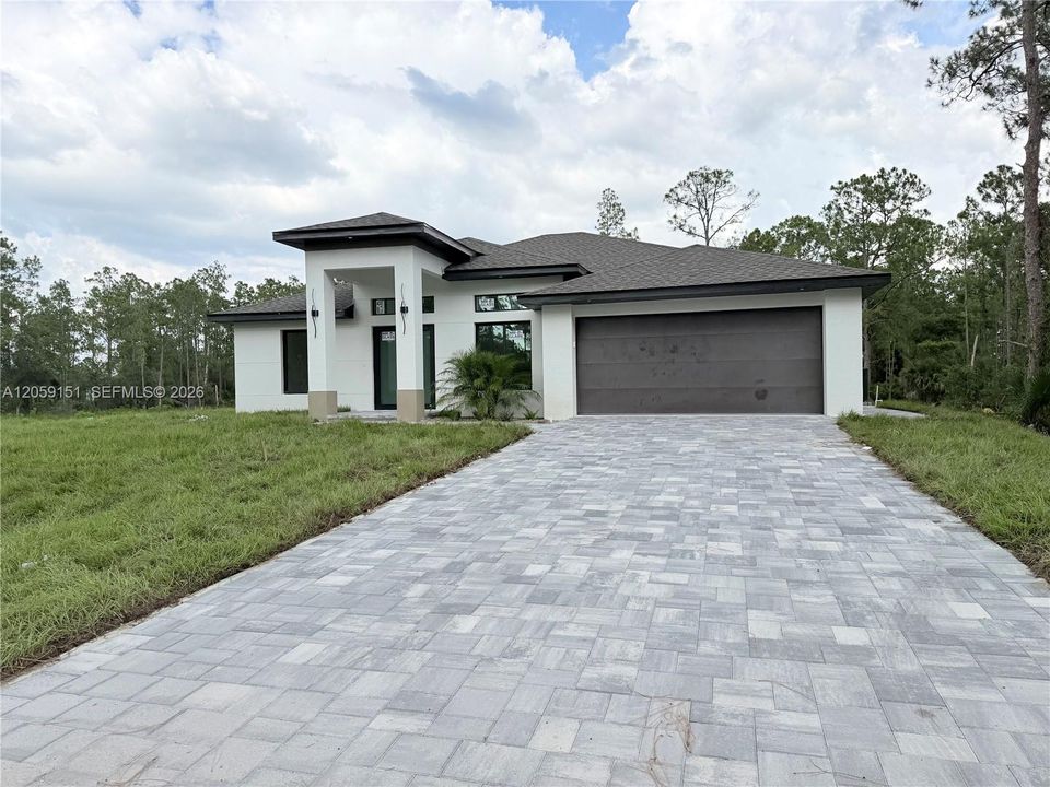 На продажу: $349,900 (4 спален, 2 ванн, 1650 Квадратных фут)